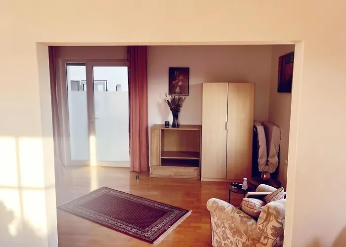 Ferienwohnung Mit Wintergarten In Bahnhofsnaehe