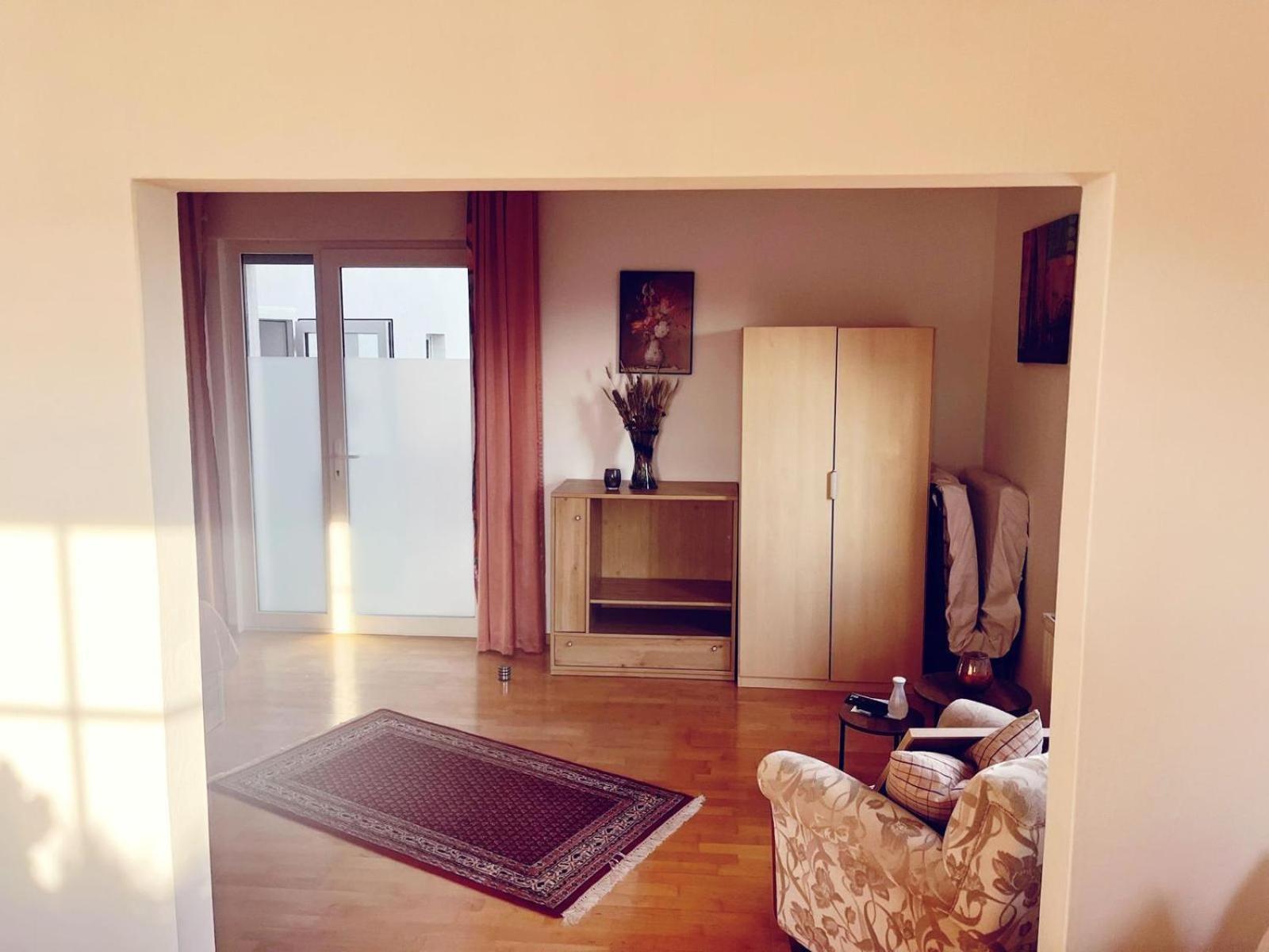 Apartment Mit Wintergarten In Bahnhofsnaehe *